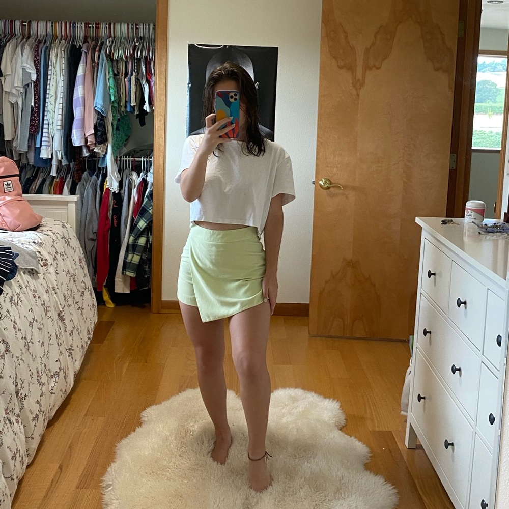 Forever 21 greenish/yellow skort 😍